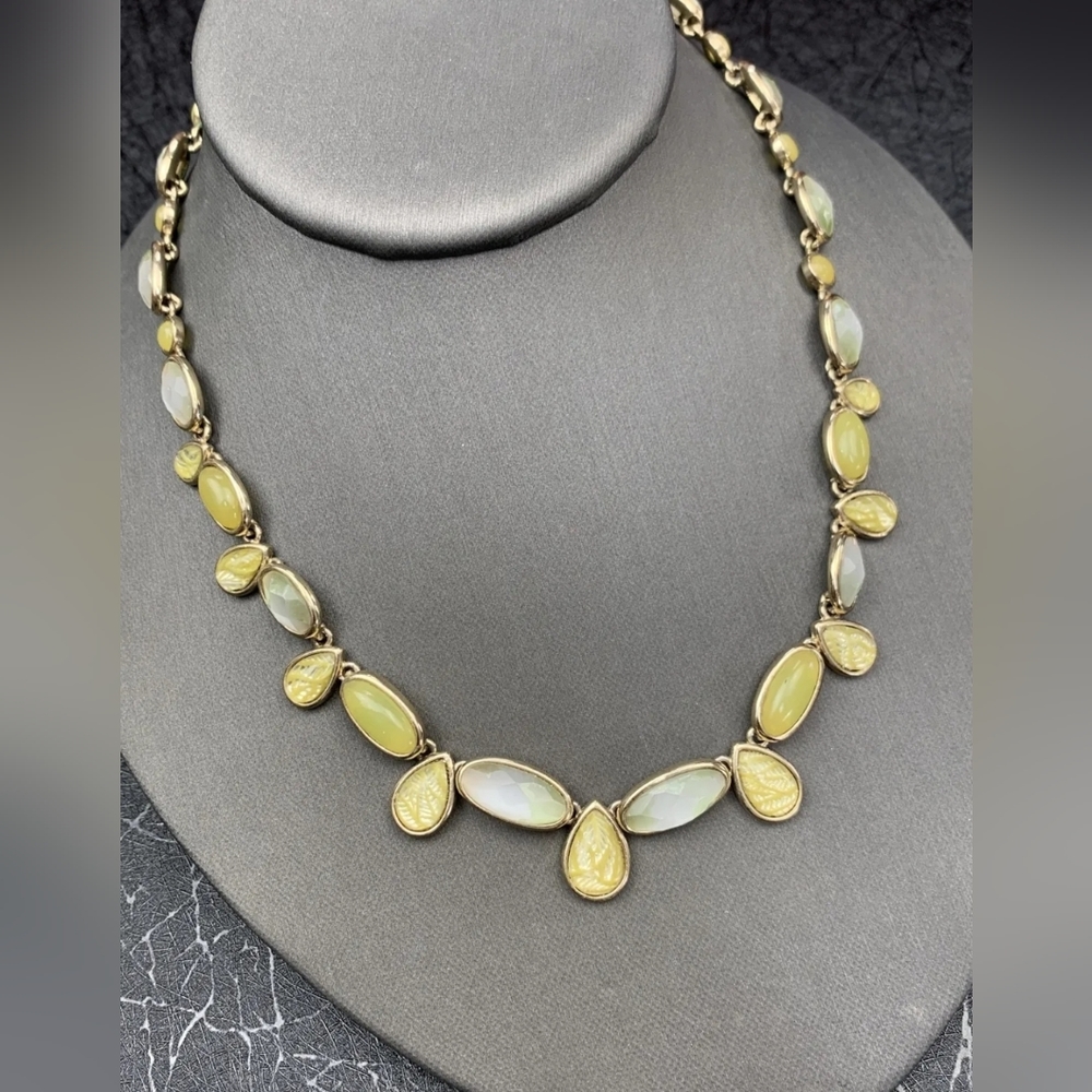 🎉5/$20 Vintage Necklace Bracelet Set Gold Tone Cabochon Pea Green Gray